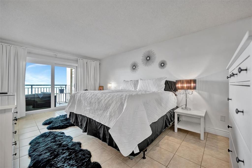 For Rent: $6,000 (2 beds, 2 baths, 1094 Square Feet)