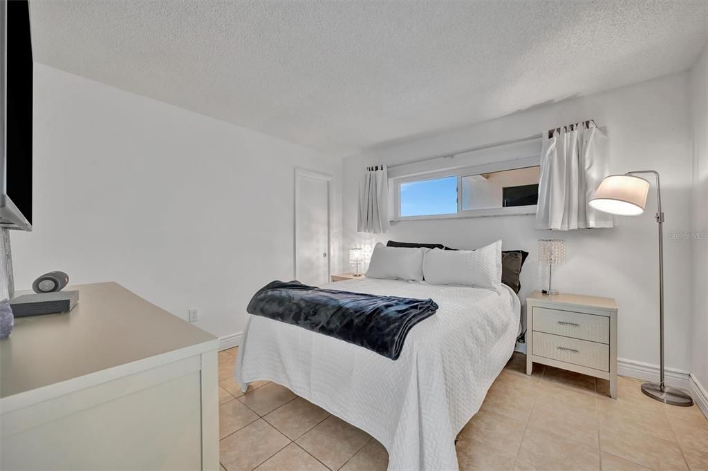 For Rent: $6,000 (2 beds, 2 baths, 1094 Square Feet)