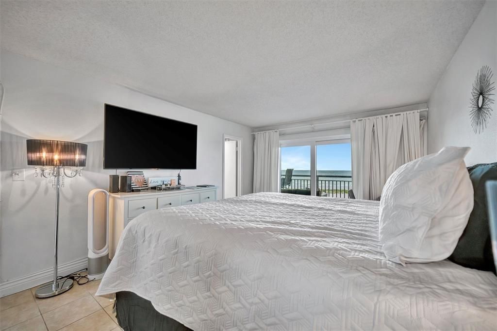 For Rent: $6,000 (2 beds, 2 baths, 1094 Square Feet)