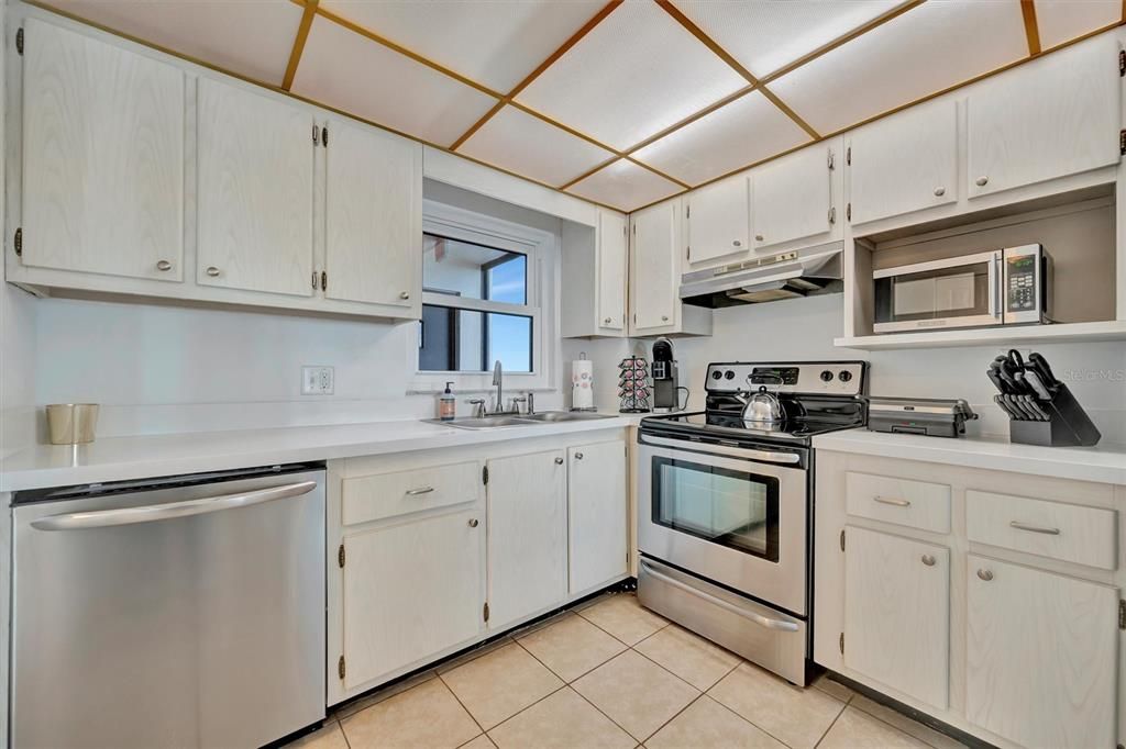 For Rent: $6,000 (2 beds, 2 baths, 1094 Square Feet)