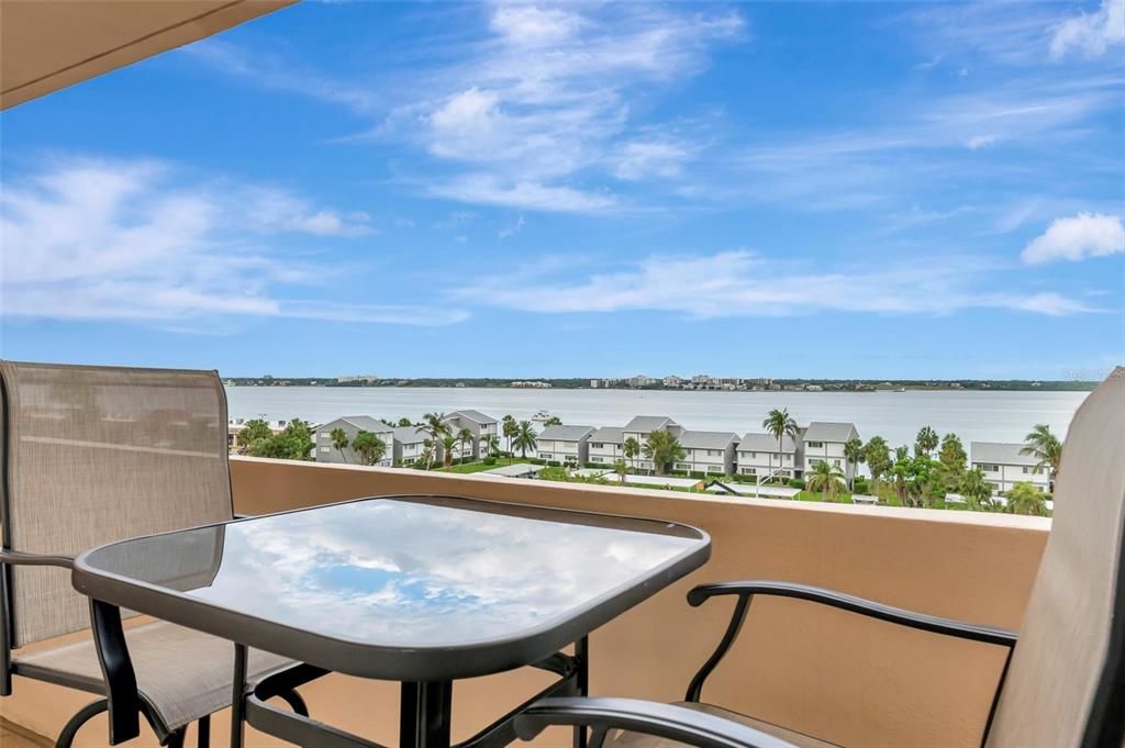 For Rent: $6,000 (2 beds, 2 baths, 1094 Square Feet)