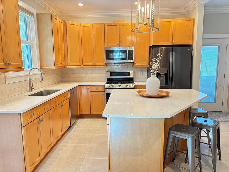 出租: $8,000 (4 贝兹, 3 浴室, 2107 平方英尺)