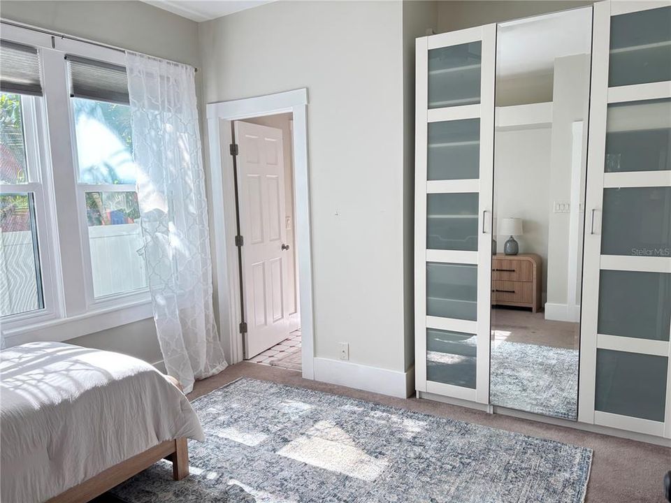 出租: $8,000 (4 贝兹, 3 浴室, 2107 平方英尺)