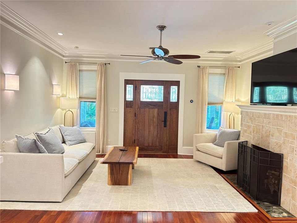 出租: $8,000 (4 贝兹, 3 浴室, 2107 平方英尺)