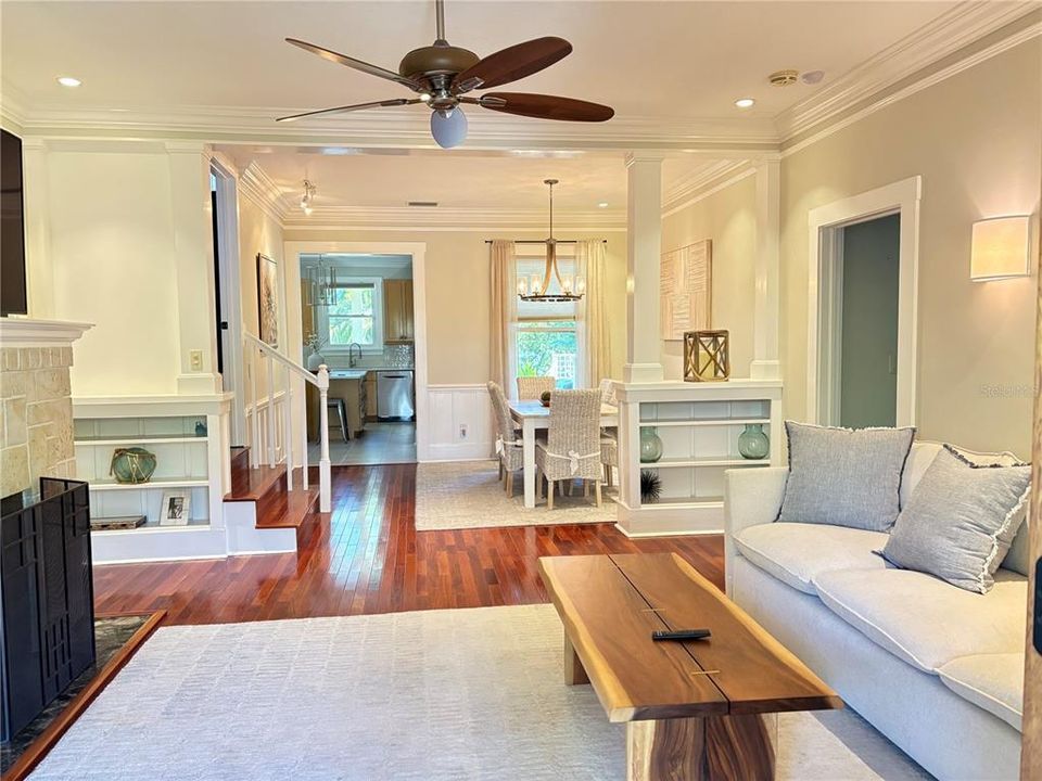 出租: $8,000 (4 贝兹, 3 浴室, 2107 平方英尺)