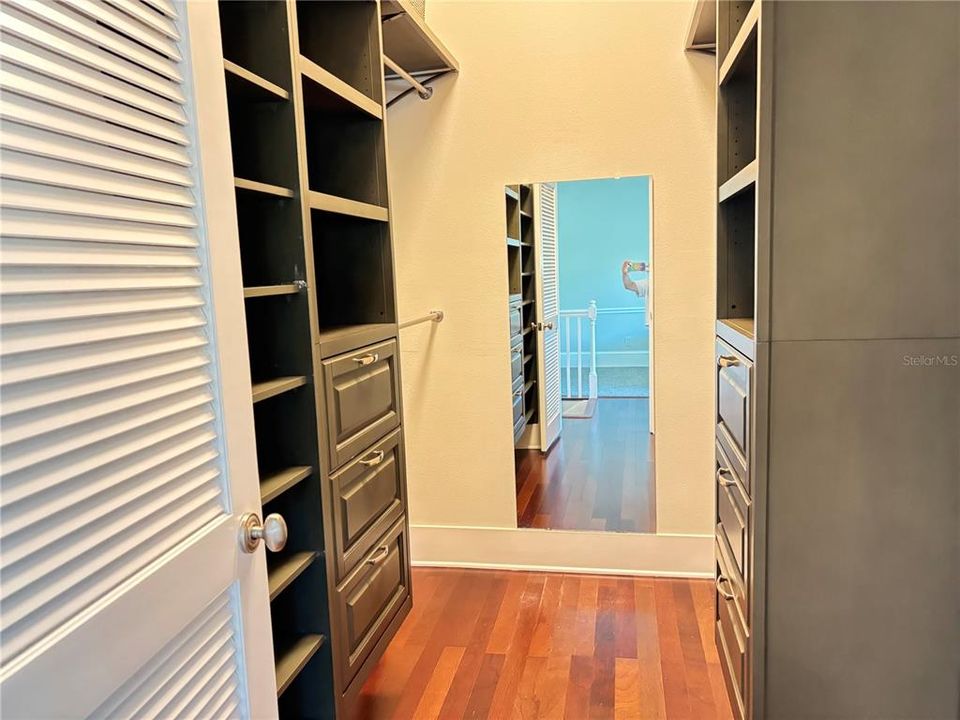 出租: $8,000 (4 贝兹, 3 浴室, 2107 平方英尺)