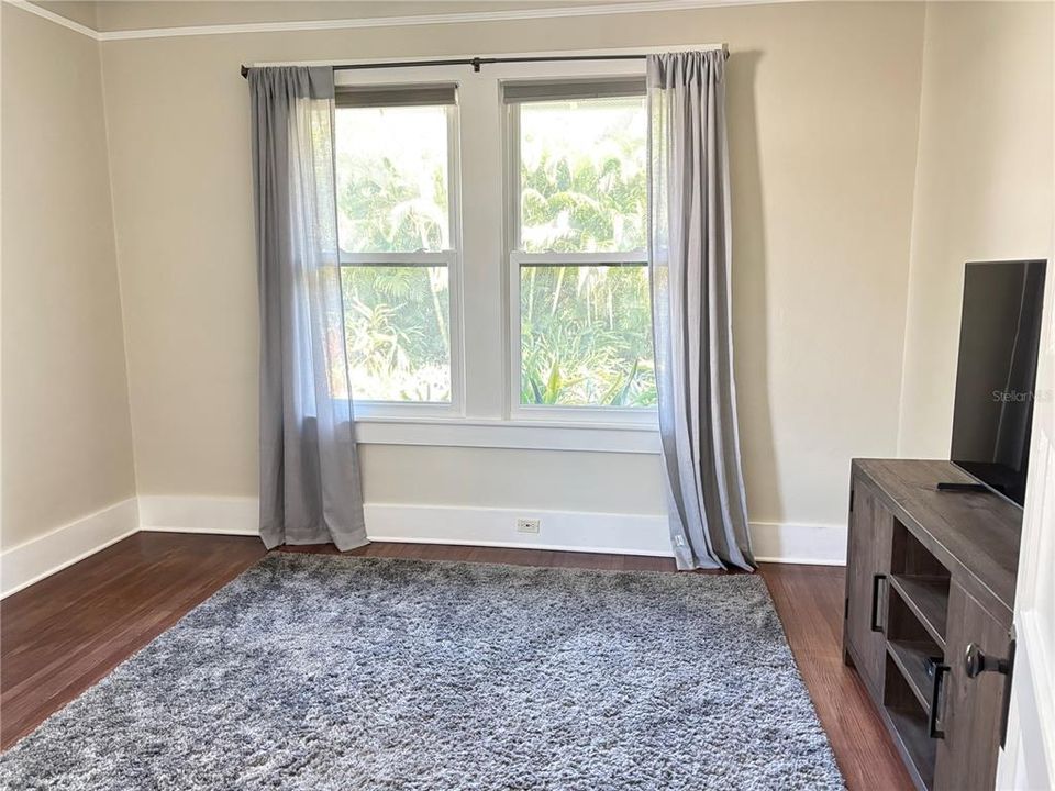 出租: $8,000 (4 贝兹, 3 浴室, 2107 平方英尺)