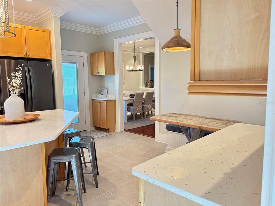 出租: $8,000 (4 贝兹, 3 浴室, 2107 平方英尺)