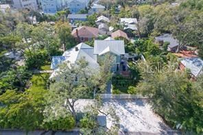 出租: $8,000 (4 贝兹, 3 浴室, 2107 平方英尺)