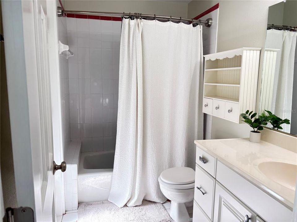 出租: $8,000 (4 贝兹, 3 浴室, 2107 平方英尺)