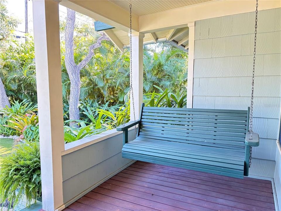 出租: $8,000 (4 贝兹, 3 浴室, 2107 平方英尺)