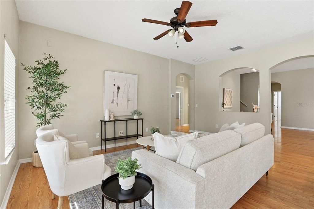 На продажу: $569,000 (5 спален, 3 ванн, 2585 Квадратных фут)