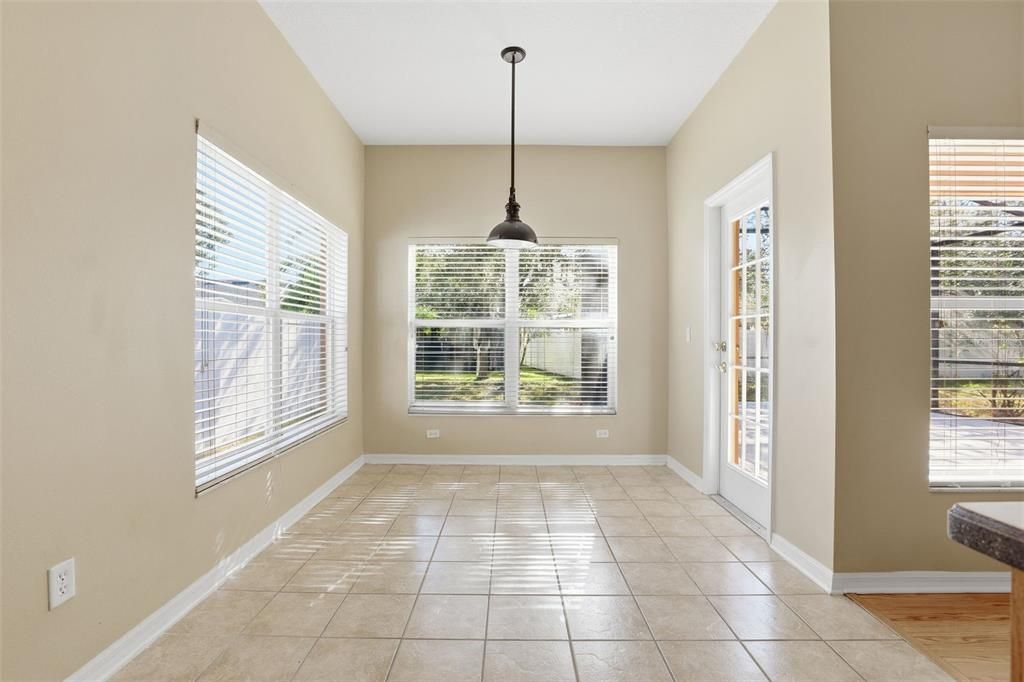 На продажу: $569,000 (5 спален, 3 ванн, 2585 Квадратных фут)