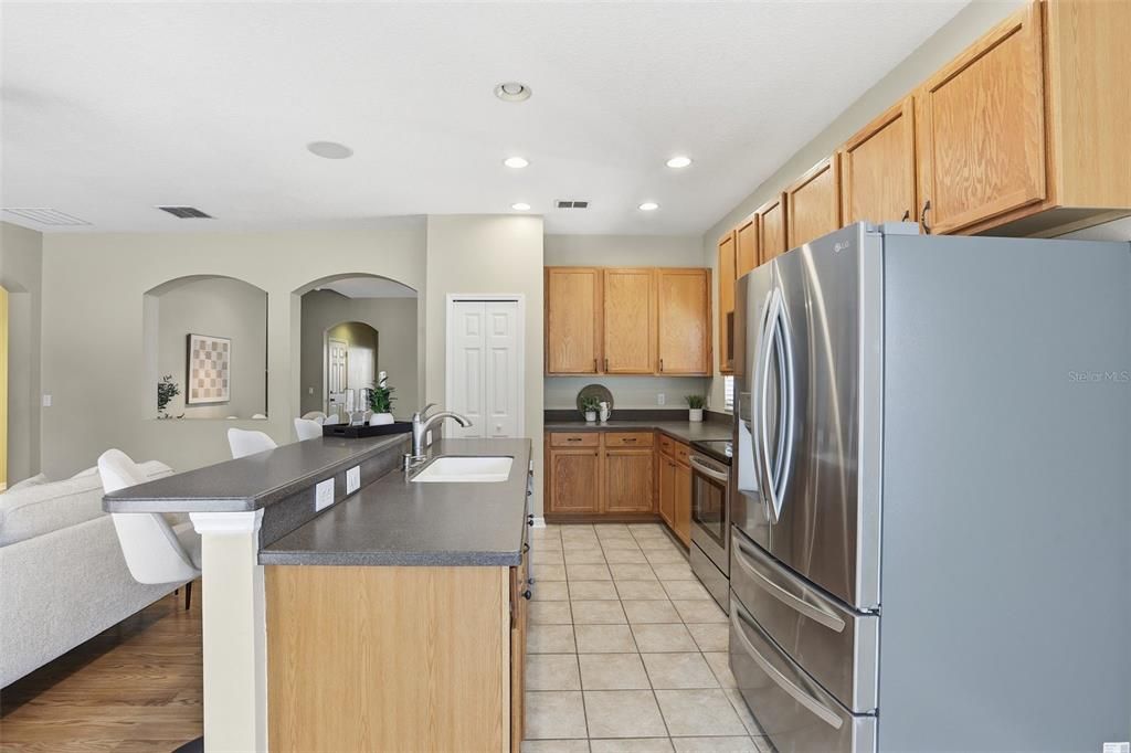 На продажу: $569,000 (5 спален, 3 ванн, 2585 Квадратных фут)