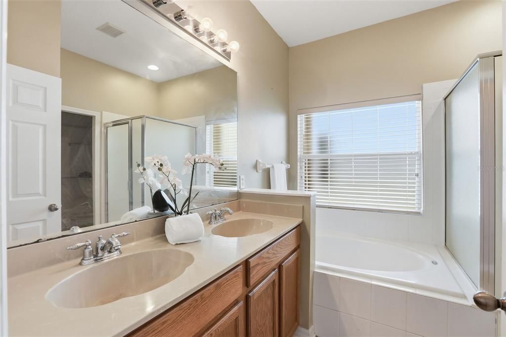 На продажу: $569,000 (5 спален, 3 ванн, 2585 Квадратных фут)