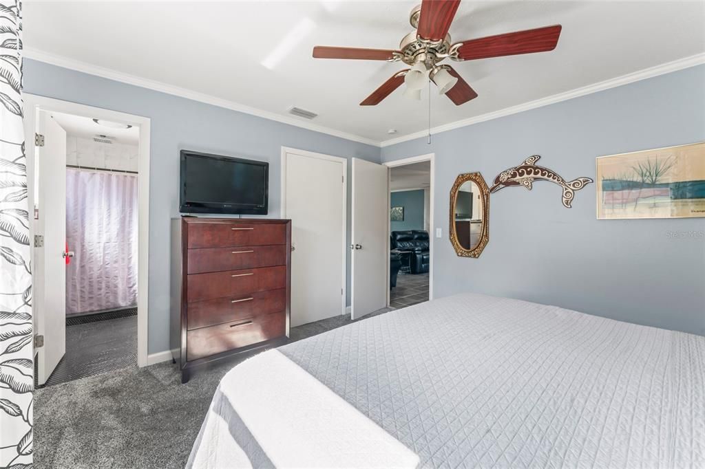 待售: $350,000 (3 贝兹, 2 浴室, 1272 平方英尺)