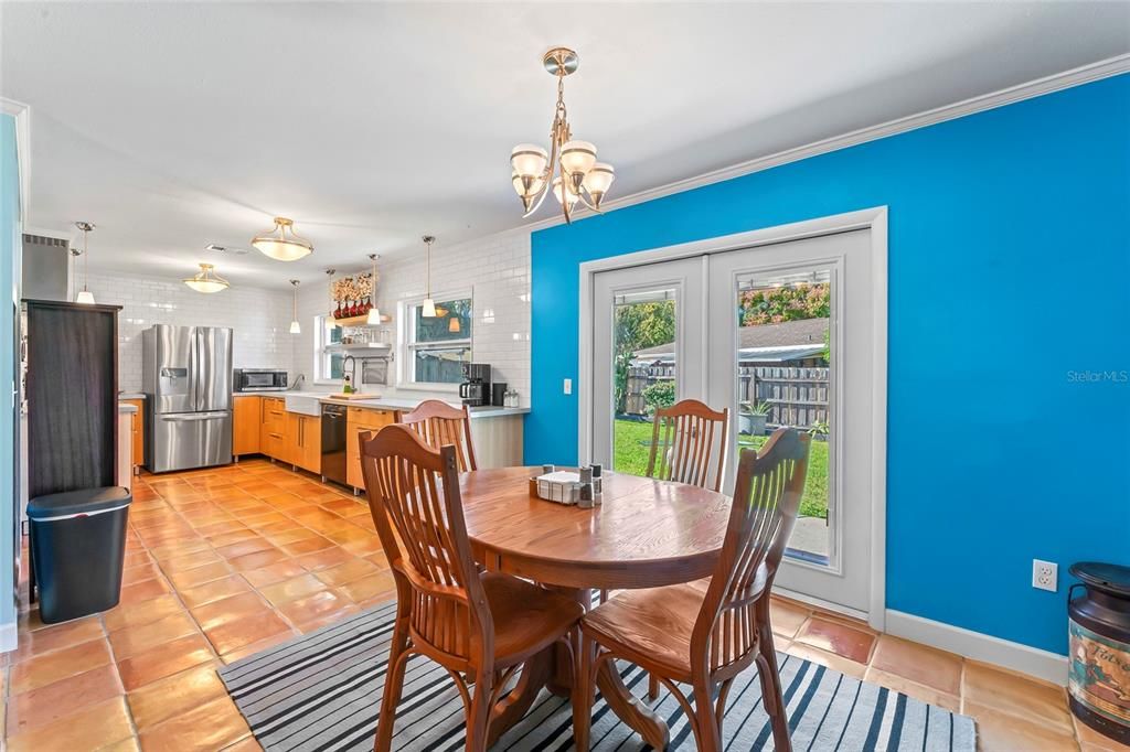 待售: $350,000 (3 贝兹, 2 浴室, 1272 平方英尺)