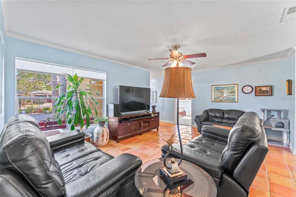 待售: $350,000 (3 贝兹, 2 浴室, 1272 平方英尺)