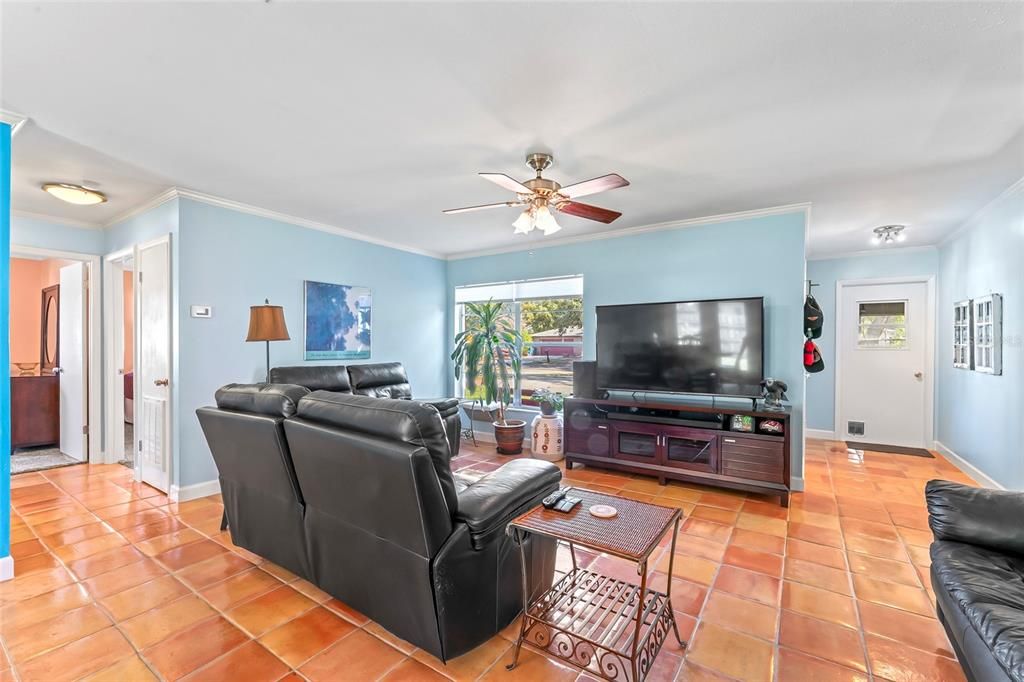 待售: $350,000 (3 贝兹, 2 浴室, 1272 平方英尺)