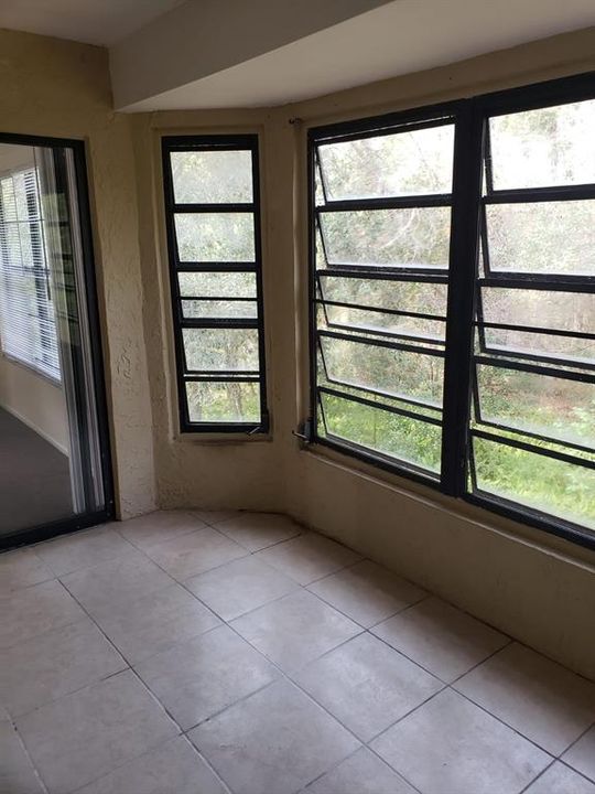 For Rent: $1,425 (2 beds, 2 baths, 990 Square Feet)