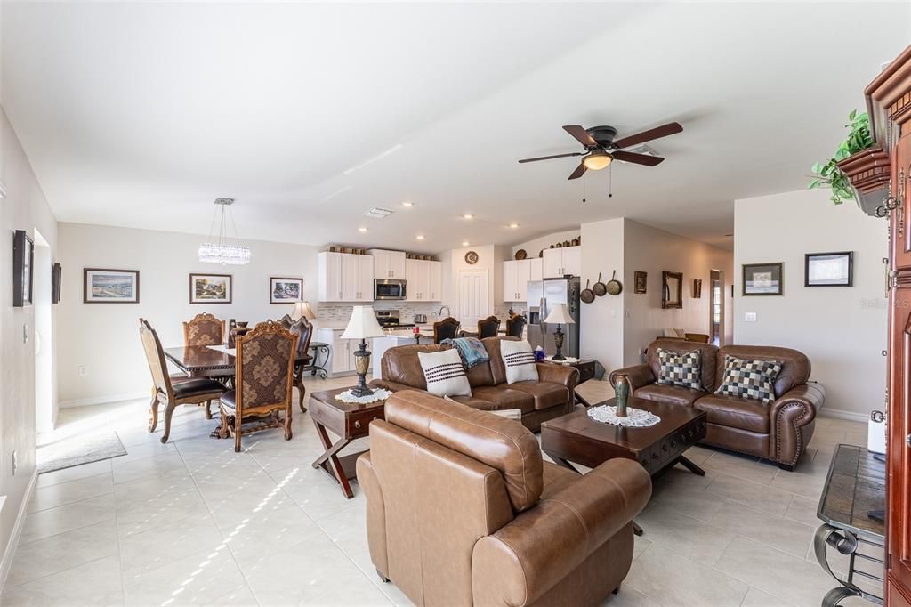 En Renta: $2,500 (3 camas, 2 baños, 1560 Pies cuadrados)