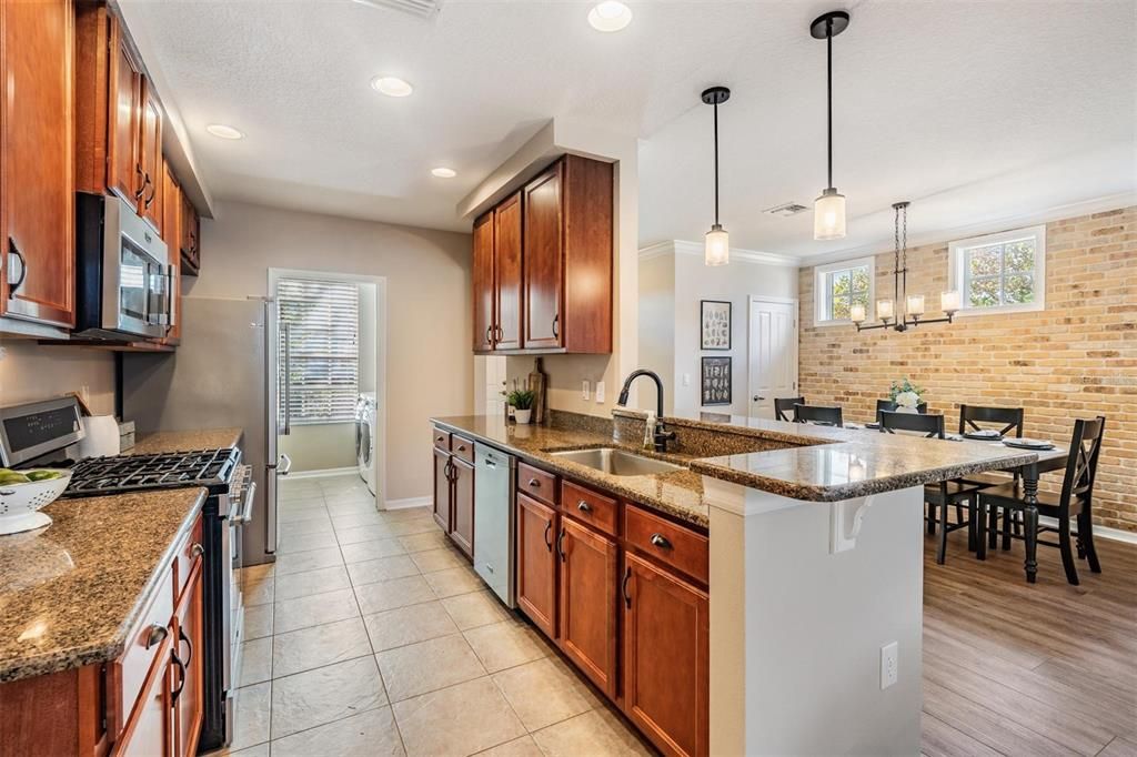 待售: $365,000 (3 贝兹, 2 浴室, 1530 平方英尺)