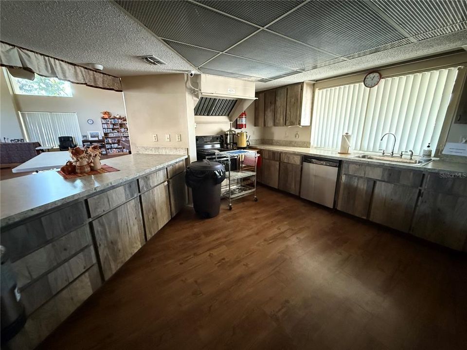 For Sale: $145,000 (2 beds, 2 baths, 1114 Square Feet)