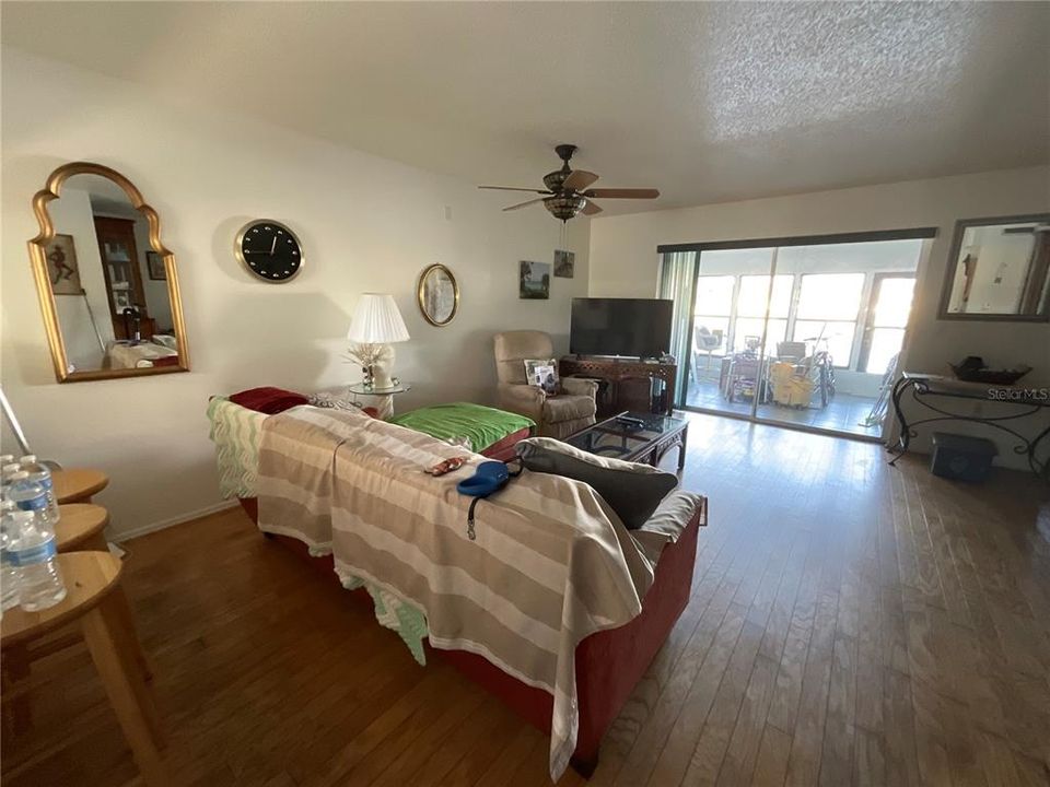 For Sale: $145,000 (2 beds, 2 baths, 1114 Square Feet)