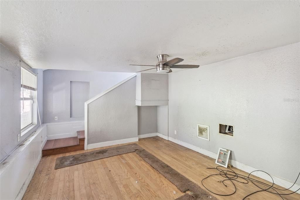 待售: $235,000 (3 贝兹, 2 浴室, 1708 平方英尺)