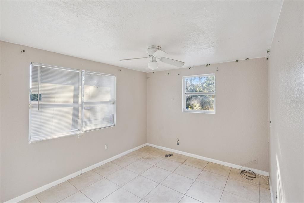 待售: $235,000 (3 贝兹, 2 浴室, 1708 平方英尺)