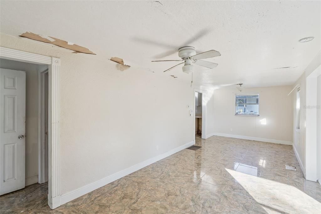 待售: $235,000 (3 贝兹, 2 浴室, 1708 平方英尺)