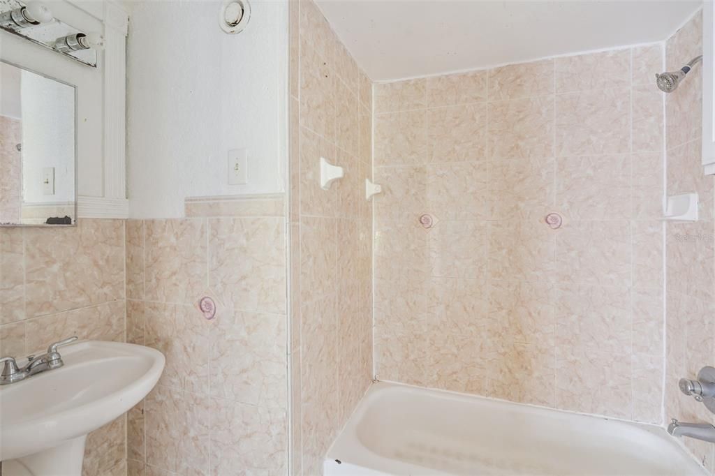 待售: $235,000 (3 贝兹, 2 浴室, 1708 平方英尺)