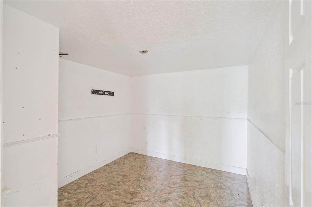 待售: $235,000 (3 贝兹, 2 浴室, 1708 平方英尺)