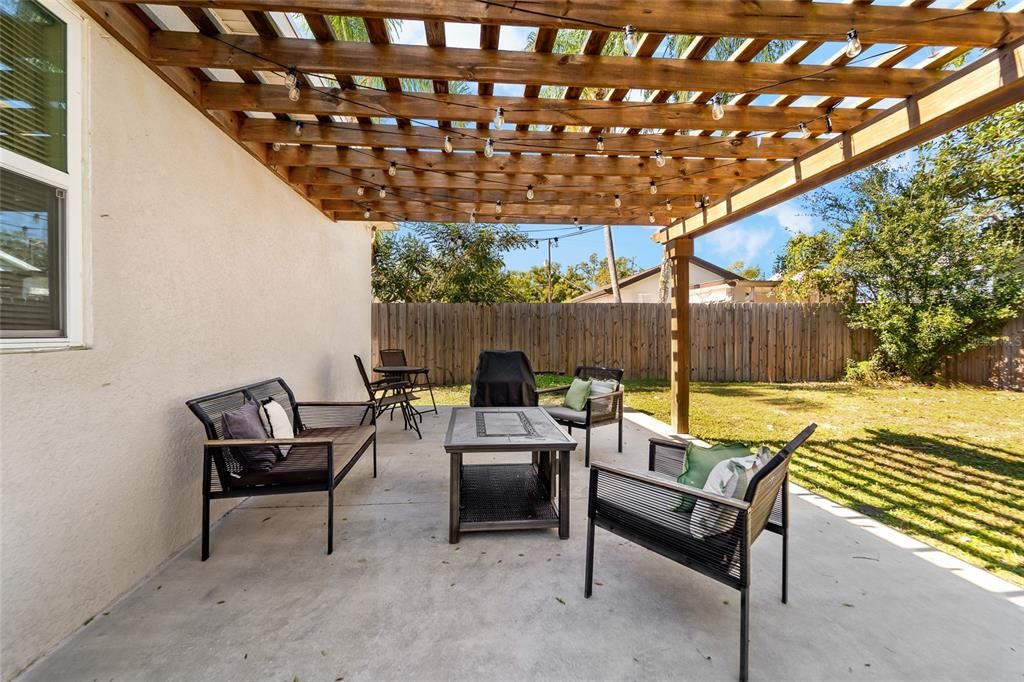 合同活跃: $365,000 (4 贝兹, 3 浴室, 1488 平方英尺)