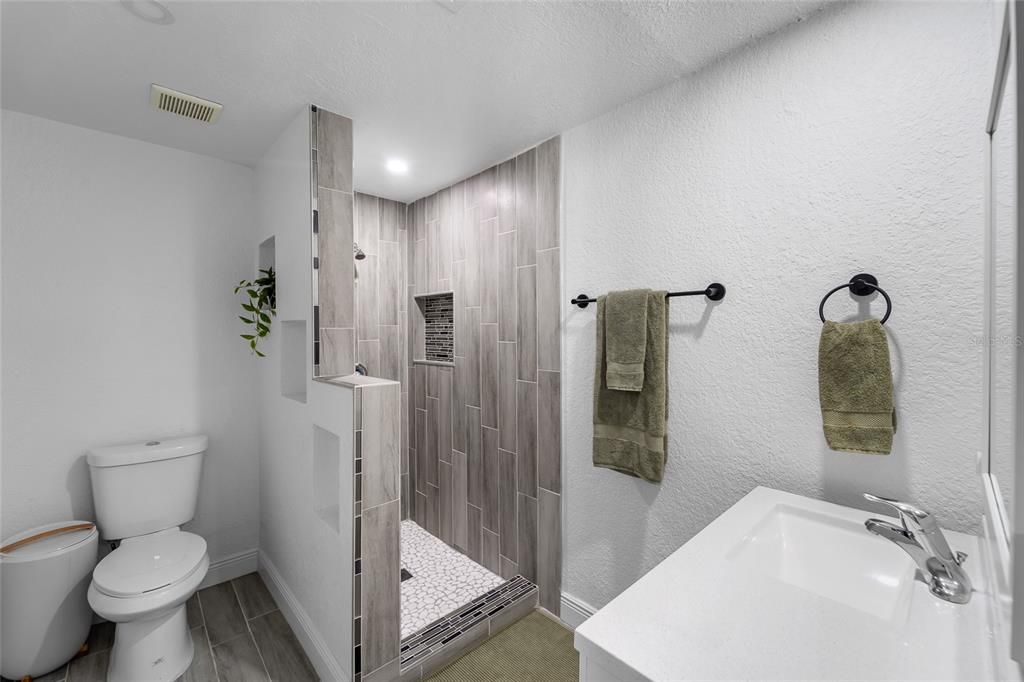 合同活跃: $365,000 (4 贝兹, 3 浴室, 1488 平方英尺)