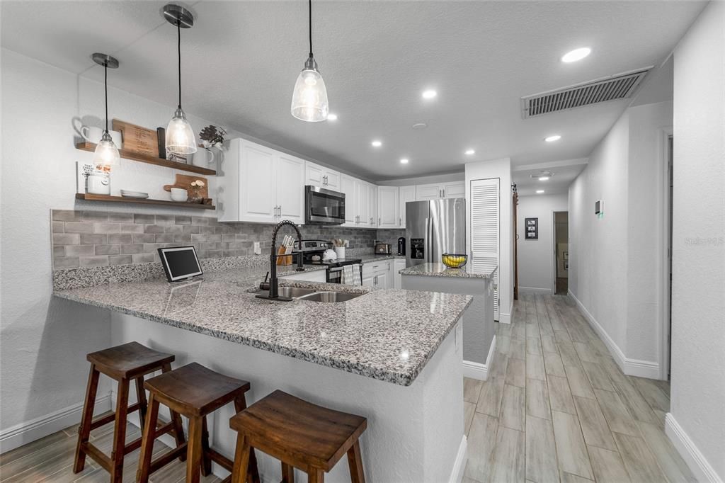 合同活跃: $365,000 (4 贝兹, 3 浴室, 1488 平方英尺)