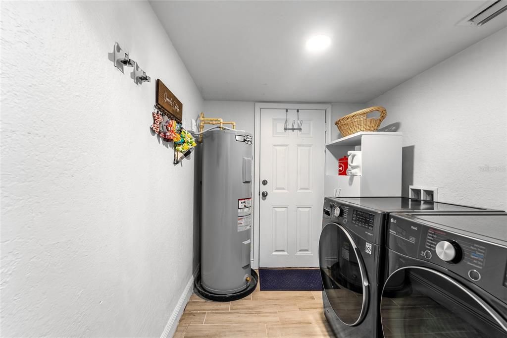 合同活跃: $365,000 (4 贝兹, 3 浴室, 1488 平方英尺)