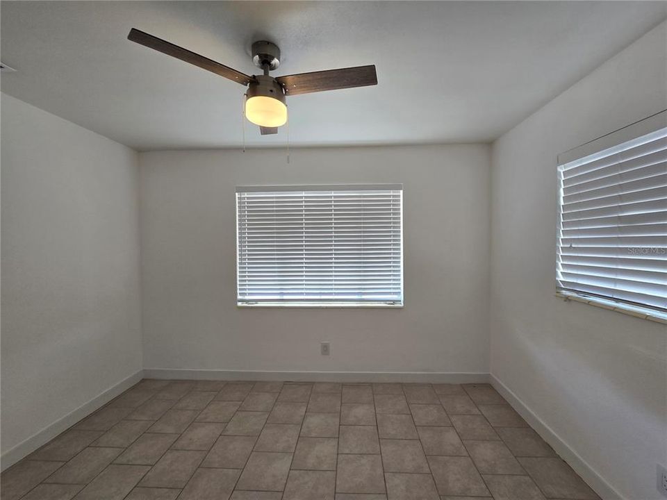 Active With Contract: $1,850 (2 beds, 1 baths, 814 Square Feet)