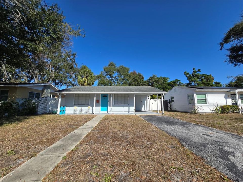 Active With Contract: $1,850 (2 beds, 1 baths, 814 Square Feet)