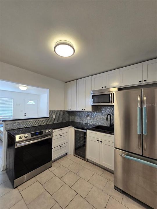 Active With Contract: $1,850 (2 beds, 1 baths, 814 Square Feet)