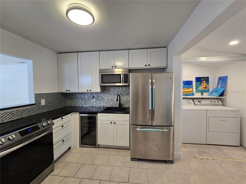 Active With Contract: $1,850 (2 beds, 1 baths, 814 Square Feet)
