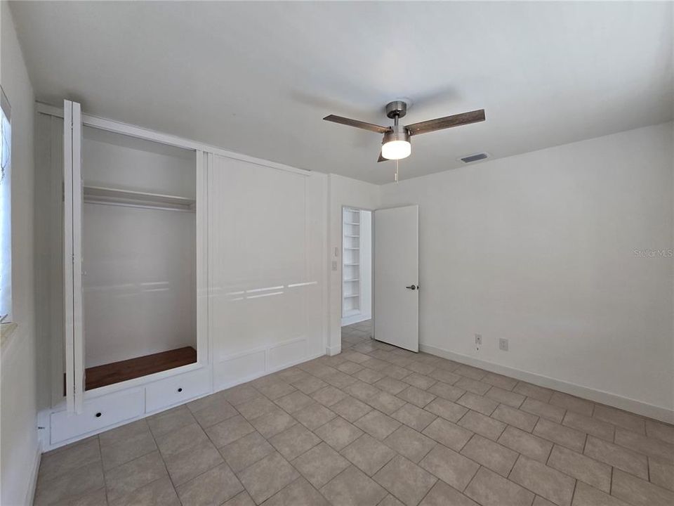 Active With Contract: $1,850 (2 beds, 1 baths, 814 Square Feet)