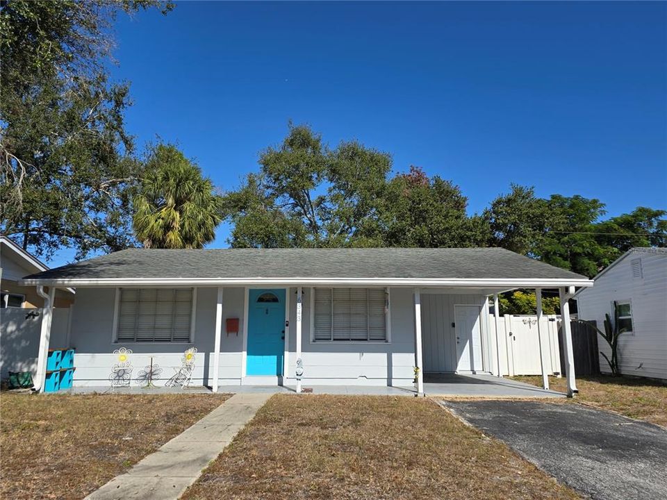 Active With Contract: $1,850 (2 beds, 1 baths, 814 Square Feet)