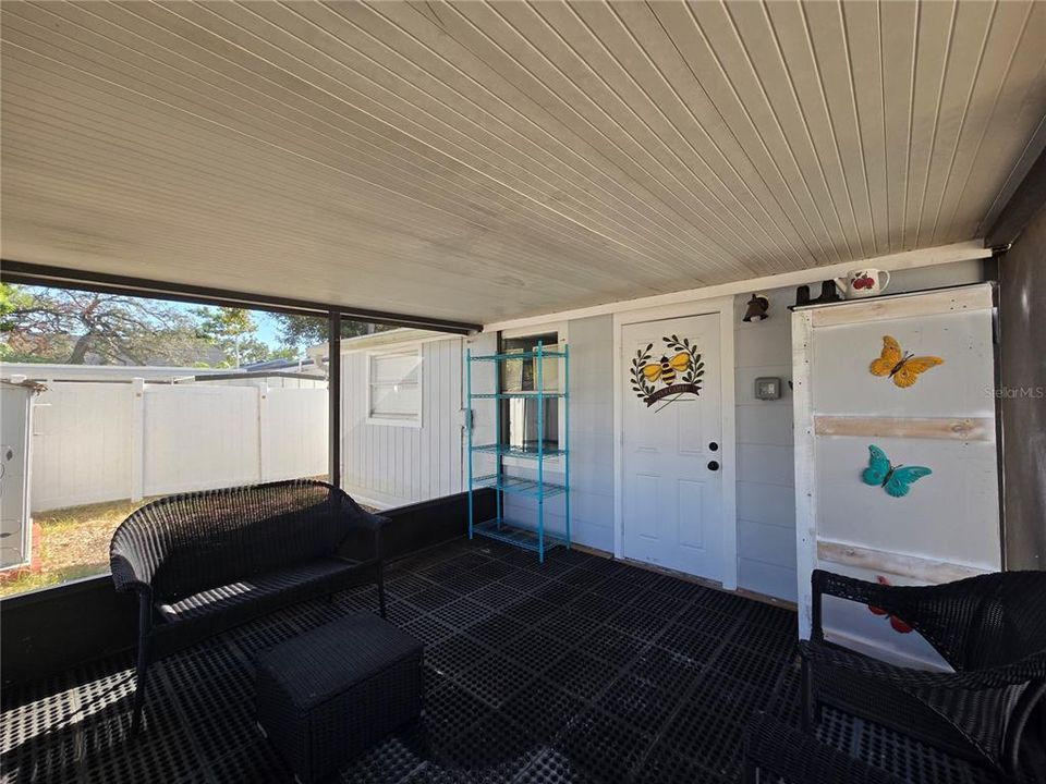 Active With Contract: $1,850 (2 beds, 1 baths, 814 Square Feet)