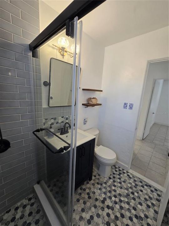 Active With Contract: $1,850 (2 beds, 1 baths, 814 Square Feet)