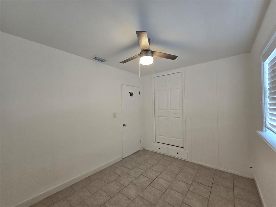Active With Contract: $1,850 (2 beds, 1 baths, 814 Square Feet)