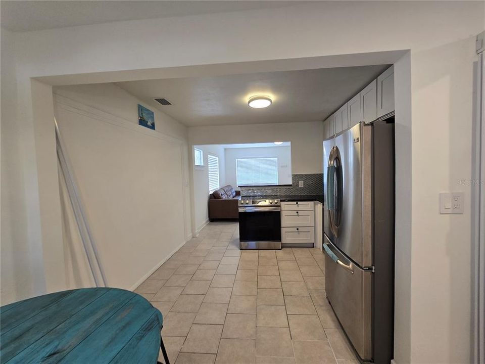 Active With Contract: $1,850 (2 beds, 1 baths, 814 Square Feet)