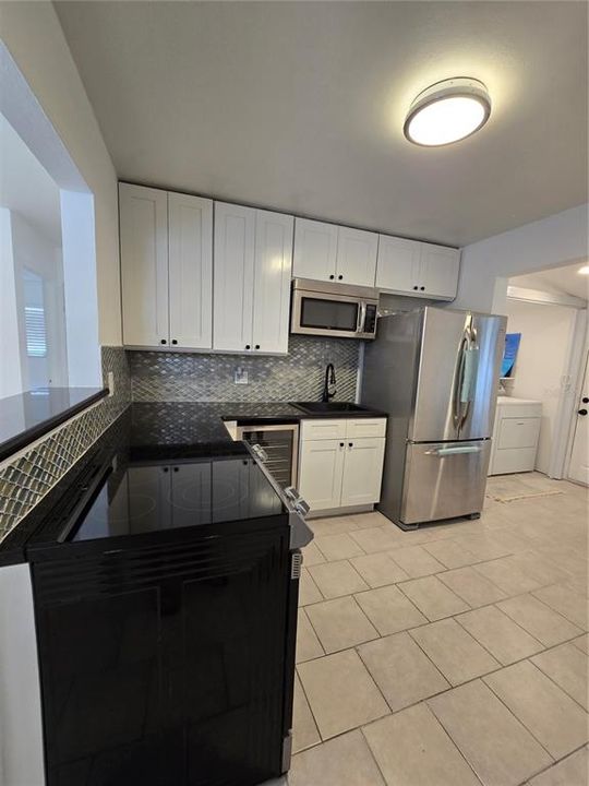 Active With Contract: $1,850 (2 beds, 1 baths, 814 Square Feet)