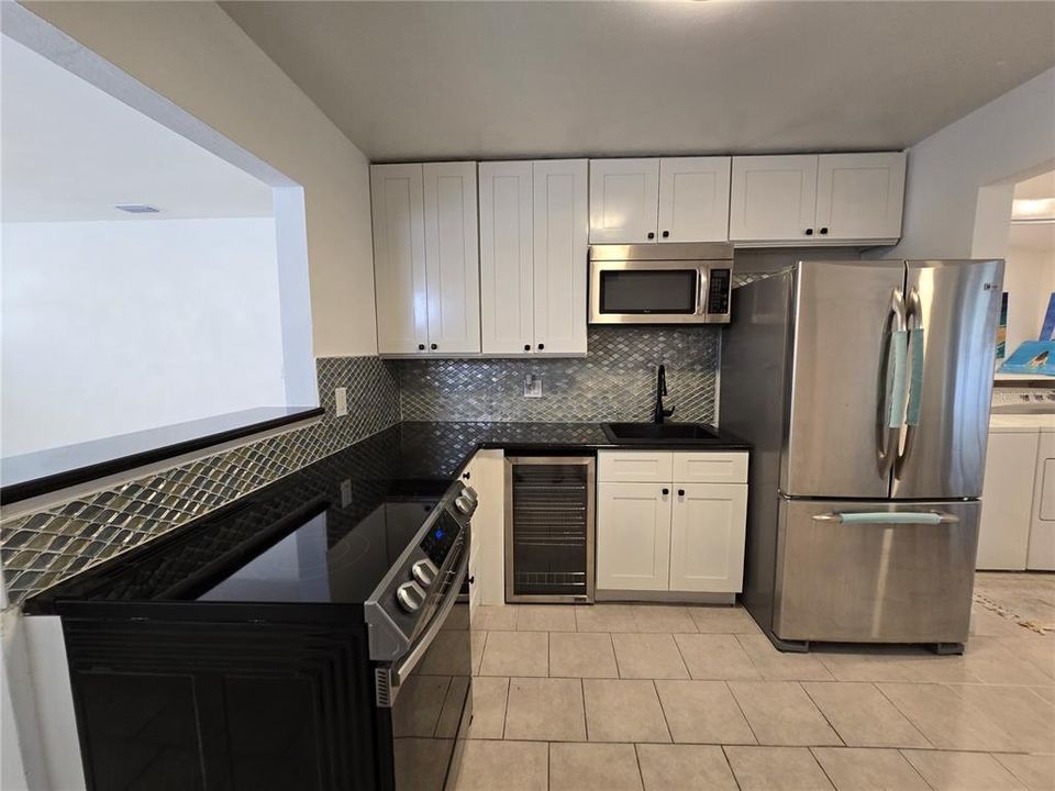 Active With Contract: $1,850 (2 beds, 1 baths, 814 Square Feet)