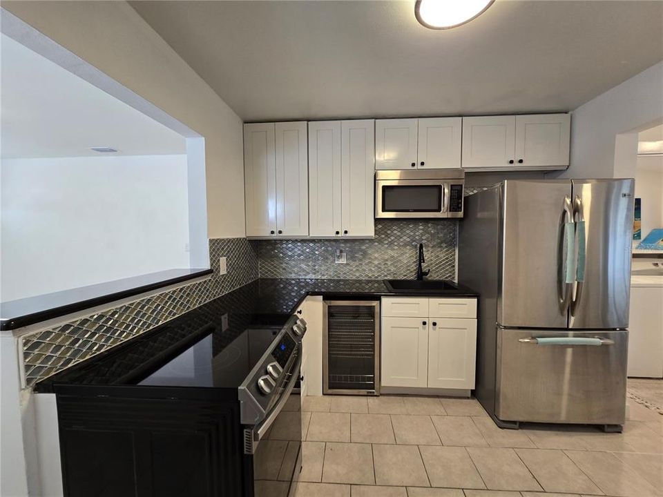Active With Contract: $1,850 (2 beds, 1 baths, 814 Square Feet)